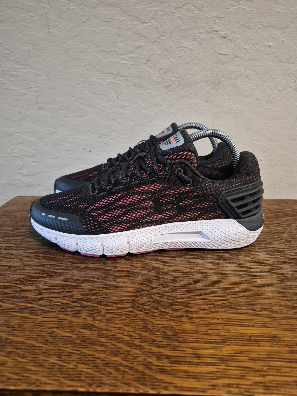 Under Armour Charged Rogue Athletic Running Shoes
Women's Size 8